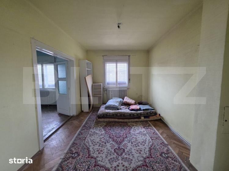 Casă cu 5 camere cu Teren 252 Mp în Solidarității