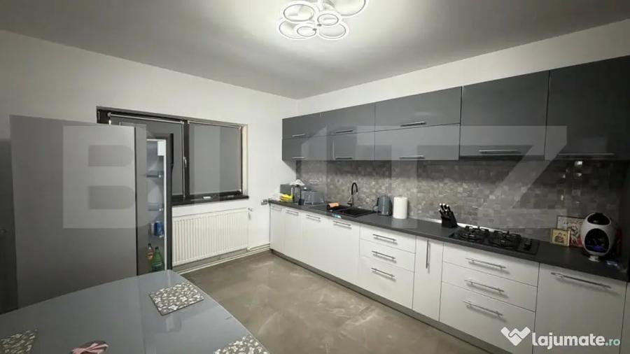 Casă cu 7 camere cu Teren 2000 Mp în Central