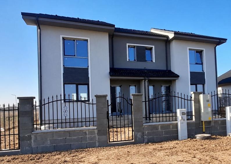 Duplex cu 4 camere cu Canalizare în Moșnița Veche