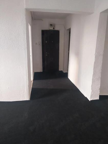 Apartament cu 4 camere decomandat în Exterior Vest