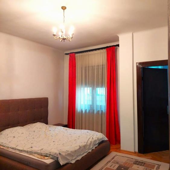 Apartament cu 4 camere circular, mobilat în P-ța Romană