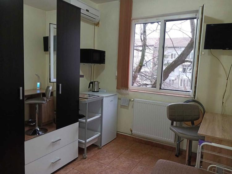 Garsonieră decomandată, mobilată în Dacia