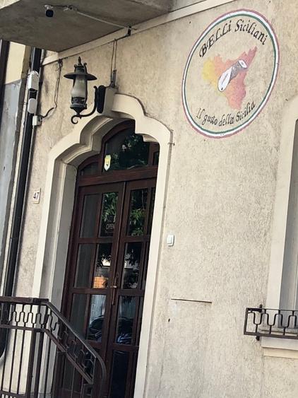 Casă individuală cu 25 camere cu Teren 300 Mp în Pache Protopopescu