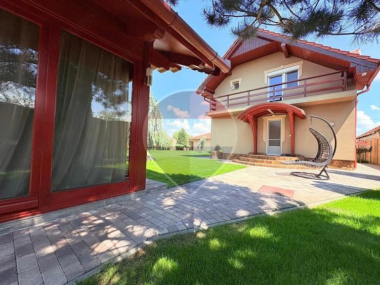 Casă cu 5 camere cu Teren 2687 Mp în Mădăras