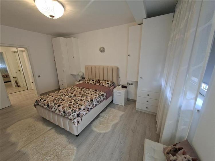 Apartament cu 3 camere semidecomandat, mobilat în Gheorgheni