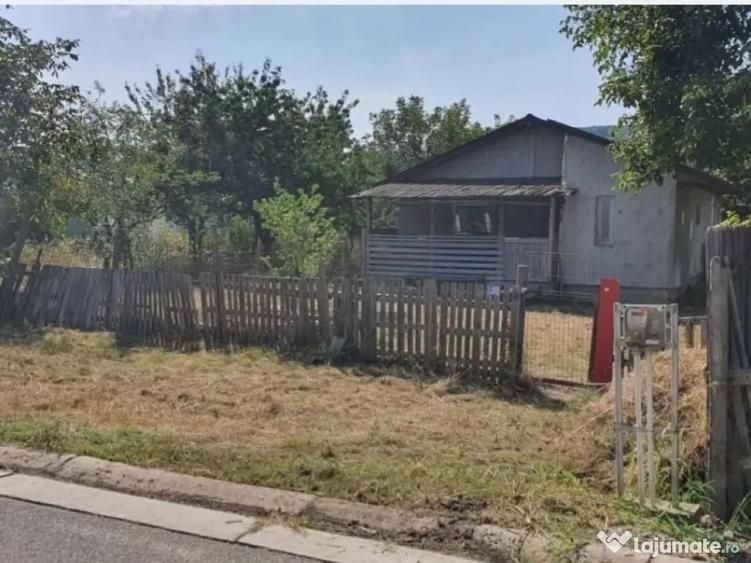 Casă cu 3 camere în Hemeiuș