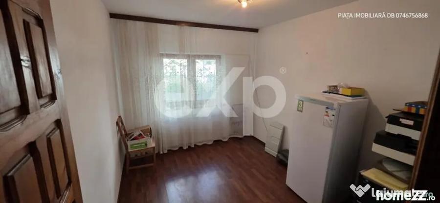 Apartament cu 4 camere decomandat, mobilat în Central