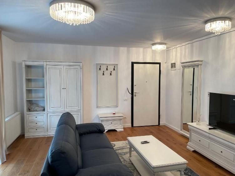 Apartament cu 4 camere decomandat, mobilat în Băneasa