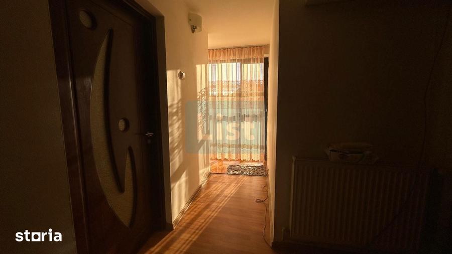 Casă cu 8 camere cu Teren 5000 Mp în Bengești