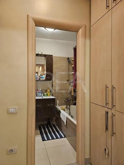 Apartament cu 3 camere decomandat, mobilat în Titan