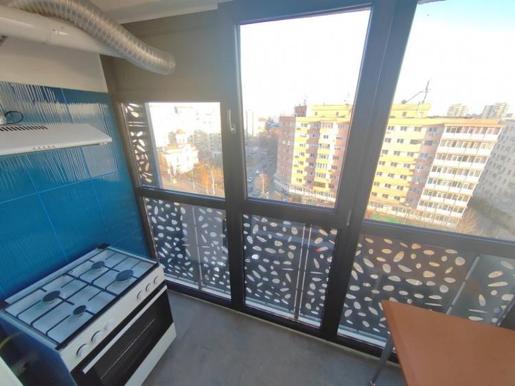 Apartament cu 4 camere decomandat în Titan