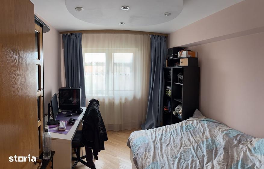 Apartament cu 3 camere semidecomandat în Central