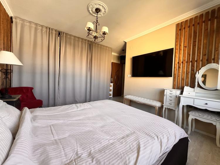 Apartament cu 3 camere semidecomandat, mobilat în Dâmbovița