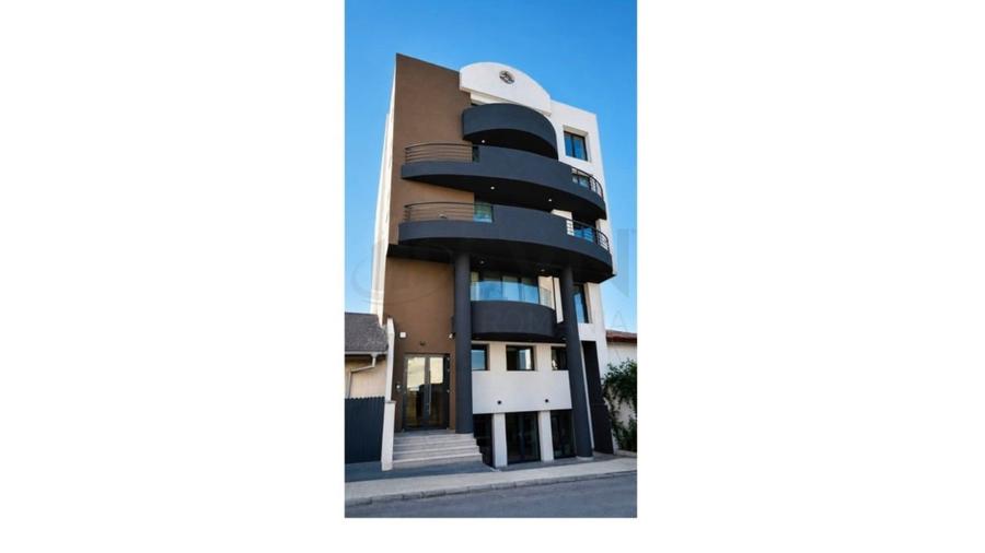 Casă individuală cu 24 camere cu Canalizare în Domenii