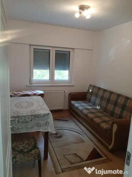 Apartament cu 4 camere decomandat în Vitrometan