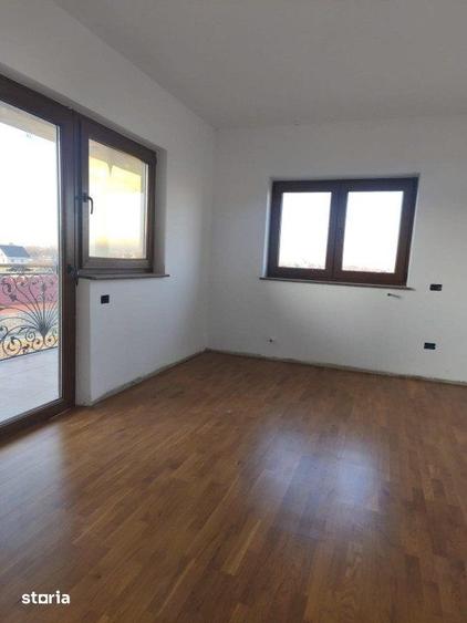 Casă cu 8 camere cu Teren 2500 Mp în Rădăuți
