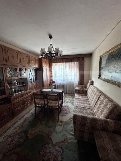 Apartament cu 3 camere decomandat, mobilat în Central — fotografia 1