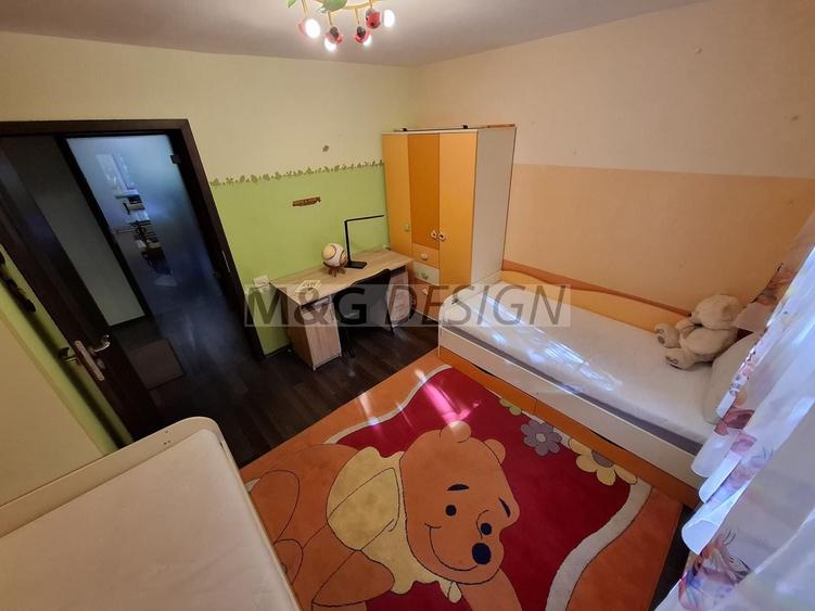 Apartament cu 3 camere decomandat, mobilat în Lunei