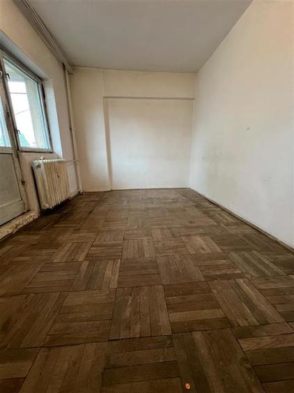 Apartament cu 3 camere decomandat în Podu Roș