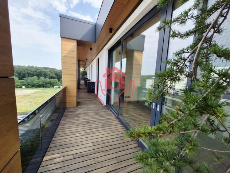 Apartament cu 5 camere semidecomandat în Băneasa