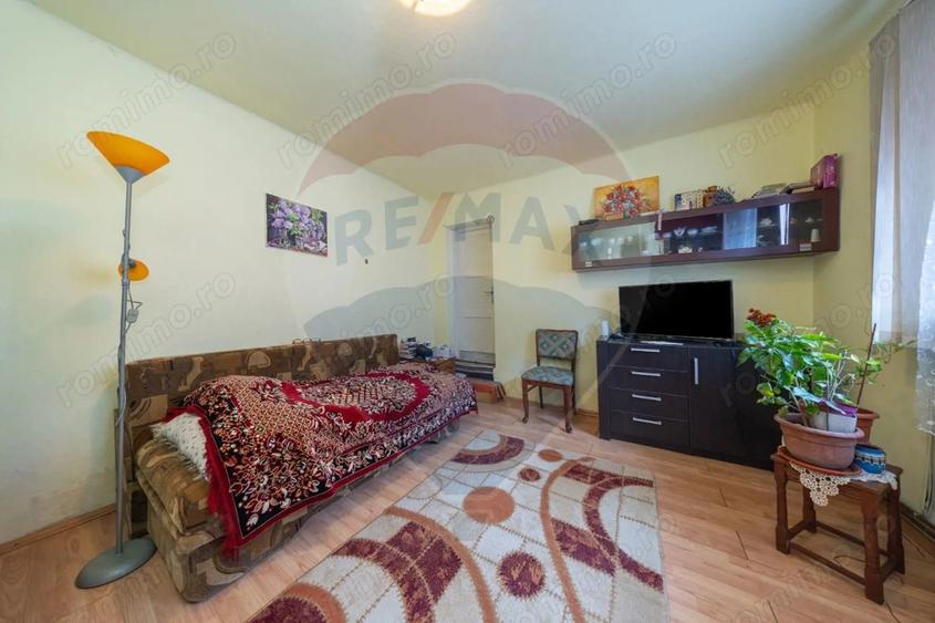 Casă cu 3 camere cu Teren 250 Mp în Cristian