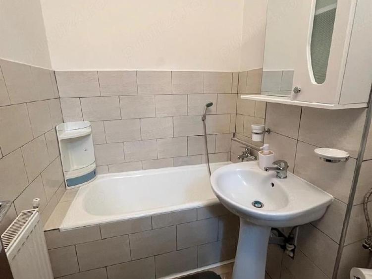 Garsonieră decomandată în Central
