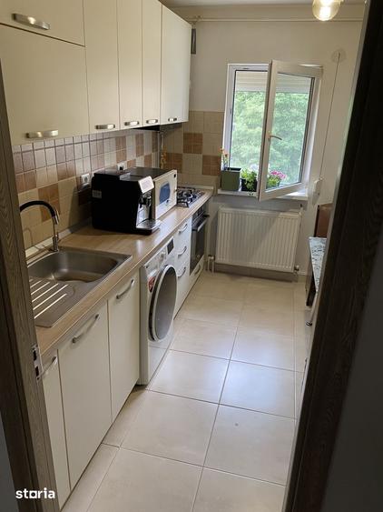 Apartament cu 3 camere, mobilat în Sud