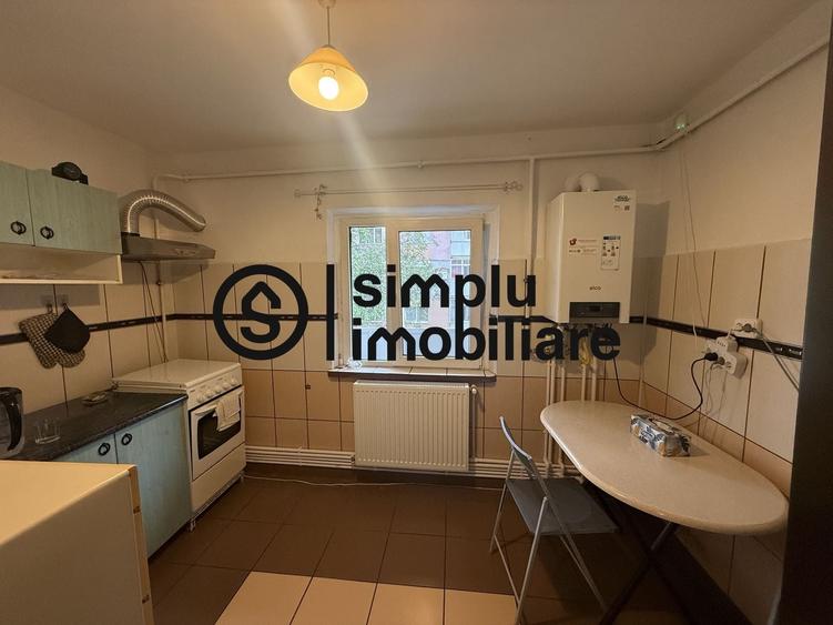 Apartament cu 3 camere decomandat, mobilat în Lăpuș