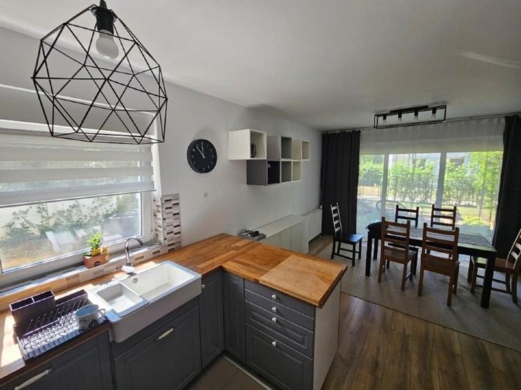 Apartament cu 3 camere decomandat, mobilat în Central