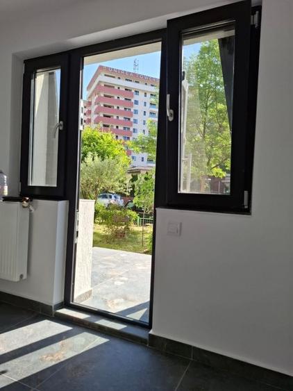 Spațiu comercial, de 1 mp, în Podu Roș
