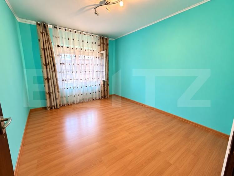 Apartament cu 3 camere decomandat, mobilat în Cetate