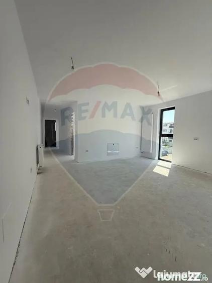 Spațiu comercial, de 960 mp, în Ipotești