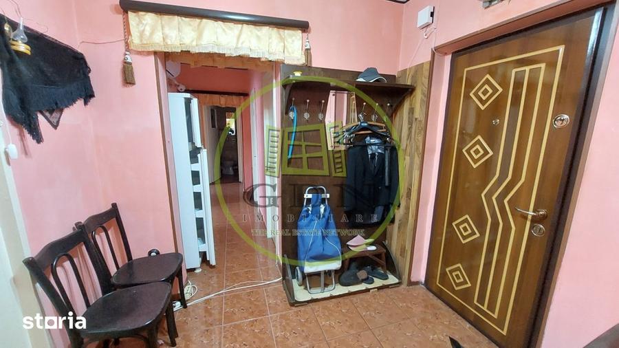 Apartament cu 3 camere decomandat în Valea Rosie