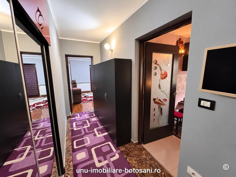 Apartament cu 3 camere decomandat în Central