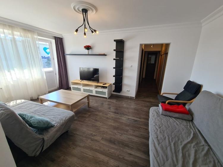 Apartament cu 3 camere semidecomandat, mobilat în Iancului