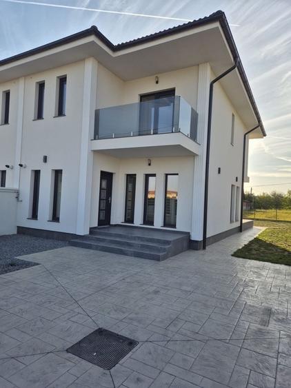 Casă cu 3 camere cu Teren 300 Mp în Mărtinești