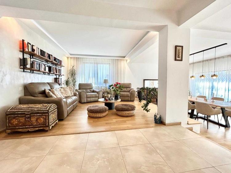 Casă cu 4 camere cu Teren 900 Mp în Central