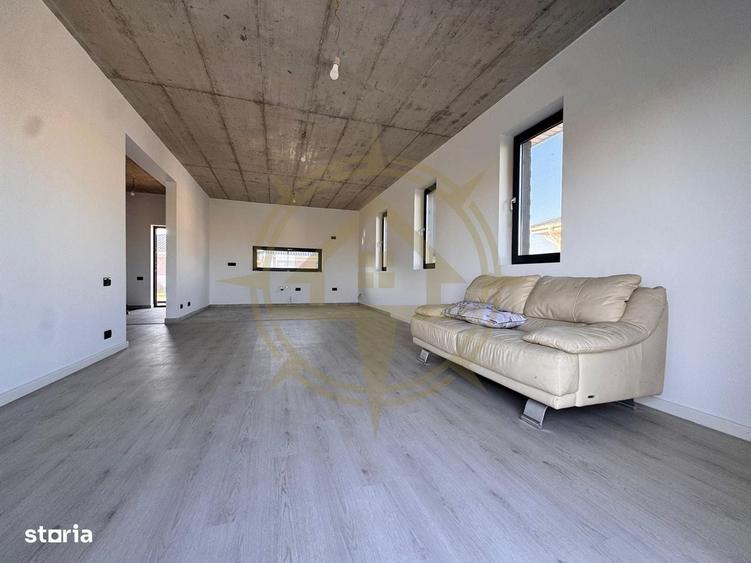 Casă cu 4 camere decomandat în Dumbrăveni