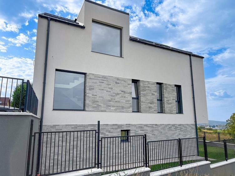 Casă individuală cu 6 camere cu Canalizare în Becaș