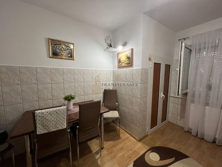 Apartament cu 4 camere decomandat în Central