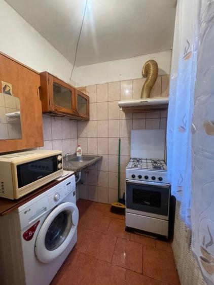 Garsonieră decomandată, mobilată în Rovine