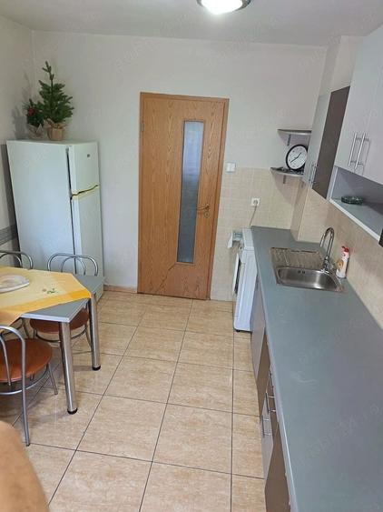 Apartament cu 4 camere decomandat, mobilat în Zorilor