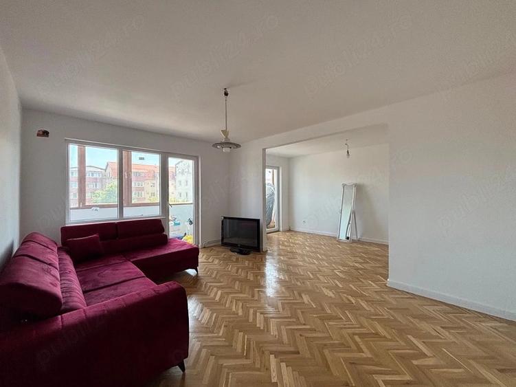 Apartament cu 4 camere decomandat în Girocului