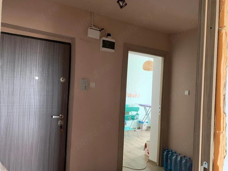 Apartament cu 3 camere semidecomandat în Grădiște