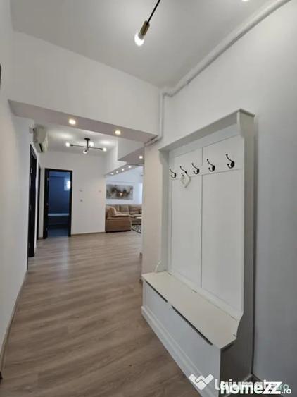 Apartament cu 4 camere decomandat în Dacia