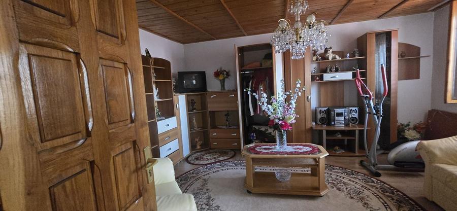 Casă individuală cu 9 camere cu Canalizare în Cetate