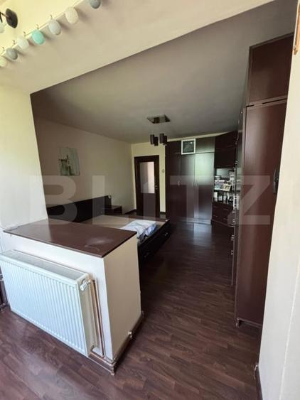Apartament cu 3 camere decomandat, mobilat în Cina