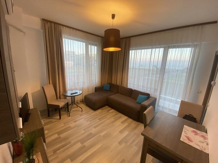 Apartament cu 2 camere semidecomandat, mobilat în Central