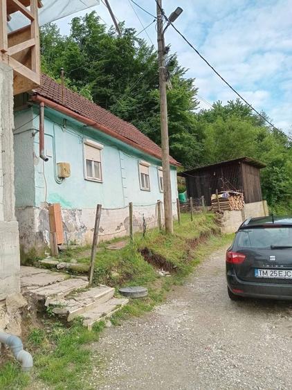 Casă cu 4 camere în Rusca