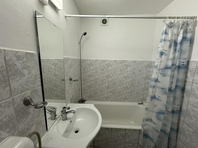 Garsonieră decomandată, mobilată în Cetate